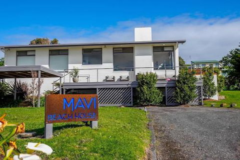 MAVI BEACH HOUSE Beachfront Wifi Views - Accommodation Nelson Bay 0