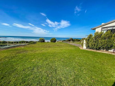 MAVI BEACH HOUSE Beachfront Wifi Views - Accommodation Nelson Bay 6
