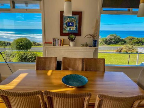 MAVI BEACH HOUSE Beachfront Wifi Views - Accommodation Nelson Bay 3