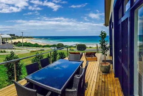 MAVI BEACH HOUSE Beachfront Wifi Views - Accommodation Nelson Bay 1