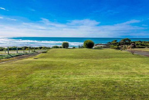 MAVI BEACH HOUSE Beachfront Wifi Views - Accommodation Nelson Bay 4
