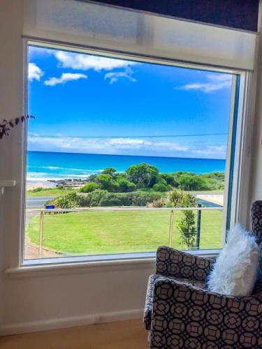 MAVI BEACH HOUSE Beachfront Wifi Views - Accommodation Nelson Bay 2