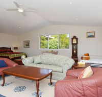 Morisset Waterfront 1bdr Studio looking over Trinity Marina - Accommodation Nelson Bay