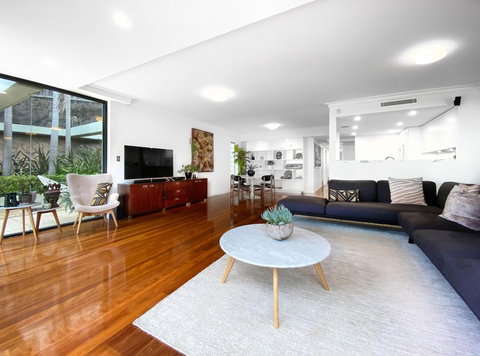 BELLEVUE GARDEN OASIS-hosted By L'Abode - Nelson Bay Accommodation.com 5