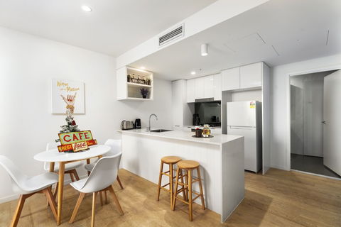 Designer South Bank Apartment - Accommodation Nelson Bay 6