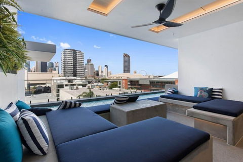 Designer South Bank Apartment - Accommodation Nelson Bay 0