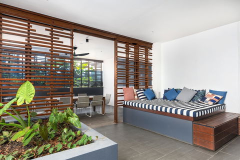 Designer South Bank Apartment - Accommodation Nelson Bay 2