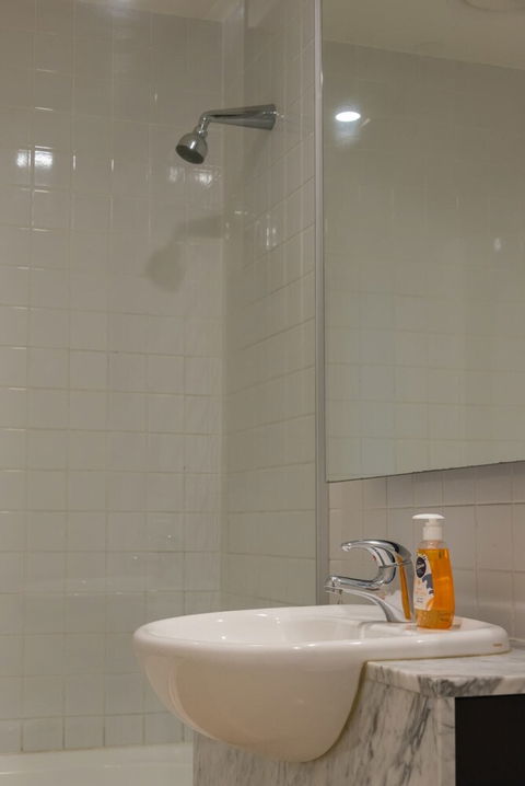 Spacious CBD Apt In The Heart Of Melbourne - Accommodation Nelson Bay 2