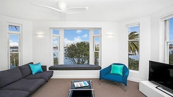 Modern Apartment With Sydneys Finest Views CP308 - Nelson Bay Accommodation.com 6