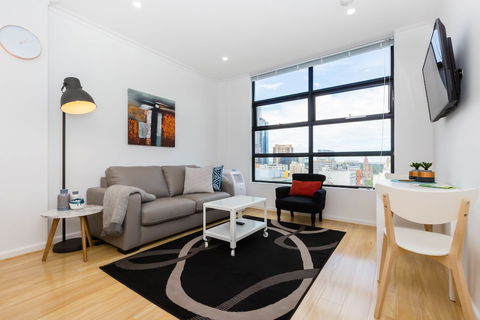 ROLAND, 1BDR Melbourne Apartment - Accommodation Nelson Bay 4