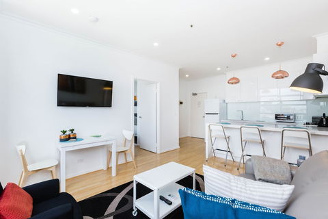 ROLAND, 1BDR Melbourne Apartment - Accommodation Nelson Bay 0