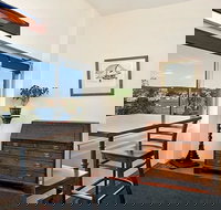 The Apartment Service MAN93 - Nelson Bay Accommodation.com