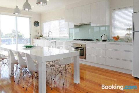 Allure - Accommodation Nelson Bay 7
