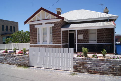 Old Sergeants Quarters - Accommodation Nelson Bay 6
