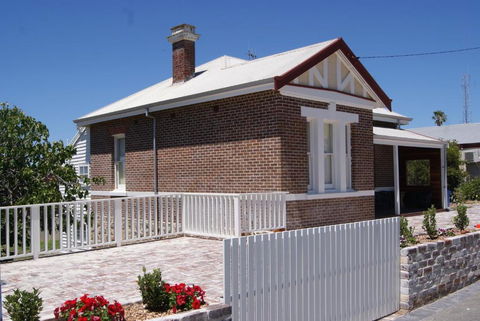 Old Sergeants Quarters - Accommodation Nelson Bay 3