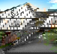 Elizabethan Lodge - Accommodation Nelson Bay