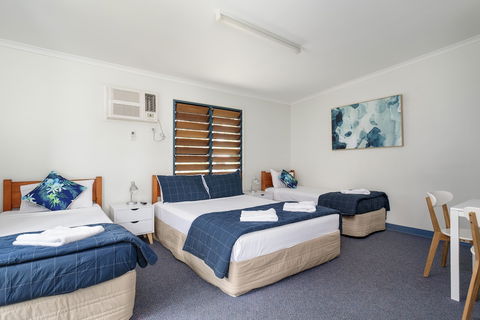 Tin Can Bay's Sleepy Lagoon Motel - Accommodation Nelson Bay 1