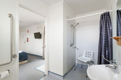 Tin Can Bay's Sleepy Lagoon Motel - Accommodation Nelson Bay 2