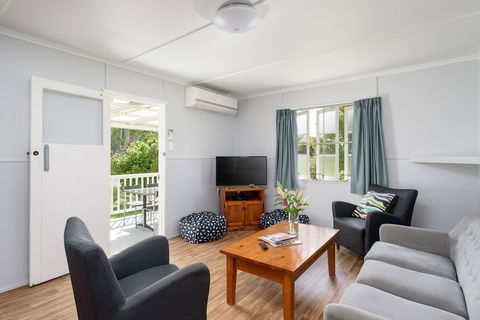 Tin Can Bay's Sleepy Lagoon Motel - Accommodation Nelson Bay 6