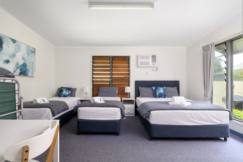 Tin Can Bay's Sleepy Lagoon Motel - Accommodation Nelson Bay 3