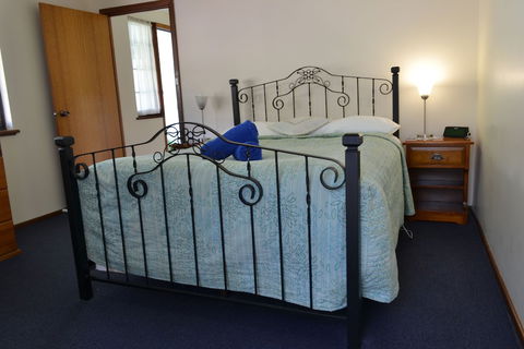 Dolphin Lodge - Accommodation Nelson Bay 3