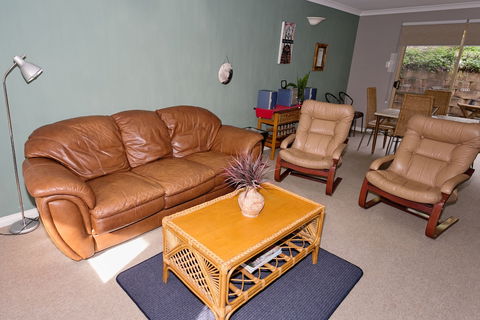 Dolphin Lodge - Accommodation Nelson Bay 5