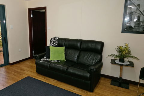 Dolphin Lodge - Accommodation Nelson Bay 4