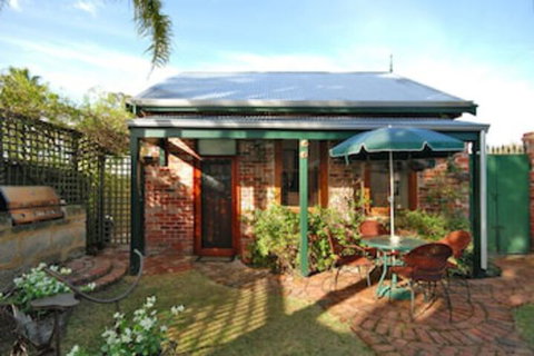 Above Bored Bed & Breakfast - Accommodation Nelson Bay 0