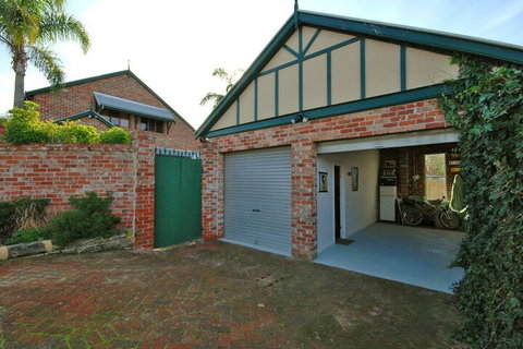 Above Bored Bed & Breakfast - Accommodation Nelson Bay 2