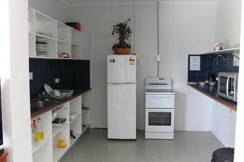 Tin Can Bay Backpackers - Accommodation Nelson Bay 2