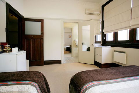 The Bank Guesthouse - Accommodation Nelson Bay 2