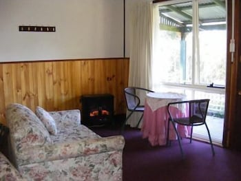 Cedar Lodge Cabins - Accommodation Nelson Bay 4