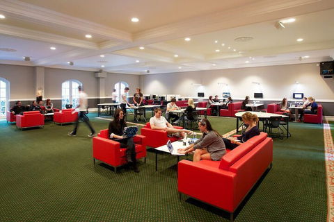 RMIT Village House - Accommodation Nelson Bay 6