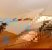 The Esplanade Kingston Beach - Beachfront - Accommodation Nelson Bay