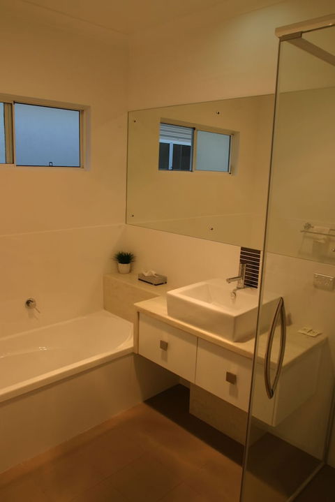 Clearwater Motel Apartments - Accommodation Nelson Bay 3