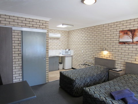 Cowra Crest Motel - Accommodation Nelson Bay 6