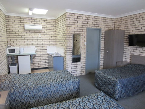 Cowra Crest Motel - Accommodation Nelson Bay 4