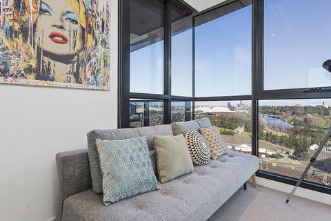 LAURENT Views Of MCG & Yarra River + Fed Square - Accommodation Nelson Bay 4