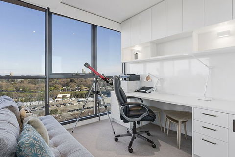 LAURENT Views Of MCG & Yarra River + Fed Square - Accommodation Nelson Bay 3