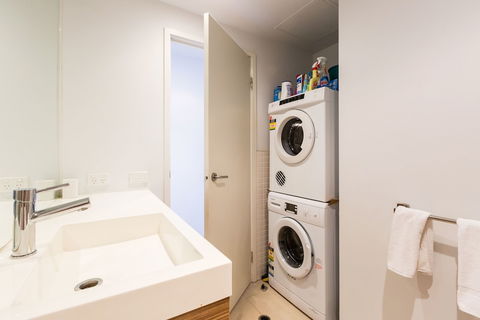RIVER, 1BDR Melbourne Apartment - Accommodation Nelson Bay 5