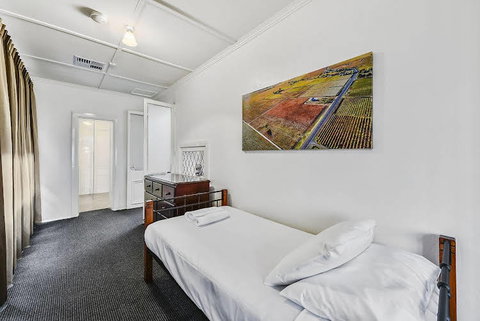 Triune House Bed & Breakfast - Accommodation Nelson Bay 0