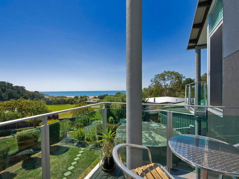 Louvres - Accommodation Nelson Bay 3