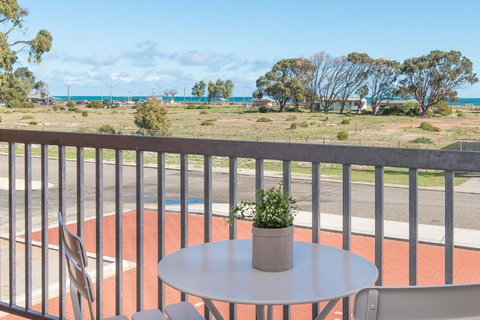 Jurien Bay Motel Apartments - Accommodation Nelson Bay 1