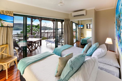 NEWLY BEAUTFULLY RENOVATED 16 The Casuarina 3 Bedroom House With 180 Degree Ocean Views - Accommodation Nelson Bay 3