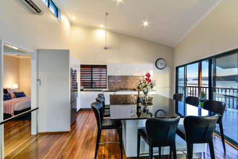 NEWLY BEAUTFULLY RENOVATED 16 The Casuarina 3 Bedroom House With 180 Degree Ocean Views - Accommodation Nelson Bay 5