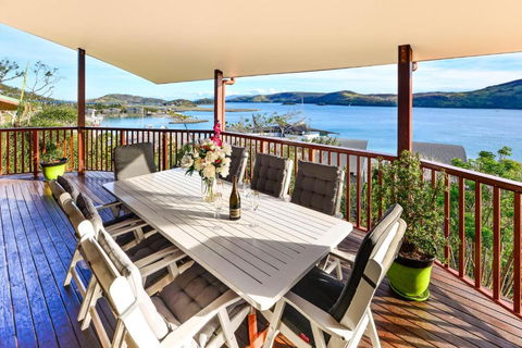 NEWLY BEAUTFULLY RENOVATED 16 The Casuarina 3 Bedroom House With 180 Degree Ocean Views - Accommodation Nelson Bay 2
