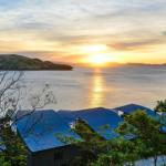 NEWLY BEAUTFULLY RENOVATED 16 The Casuarina 3 Bedroom House With 180 Degree Ocean Views - Accommodation Nelson Bay 0