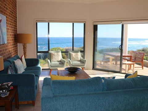 Ocean Views 4 Ocean Street Air Conditioned Luxury With Beautiful Ocean Views - Accommodation Nelson Bay 5