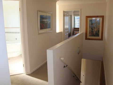 Ocean Views 4 Ocean Street Air Conditioned Luxury With Beautiful Ocean Views - Accommodation Nelson Bay 4
