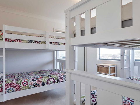 Ocean Views 4 Ocean Street Air Conditioned Luxury With Beautiful Ocean Views - Accommodation Nelson Bay 2